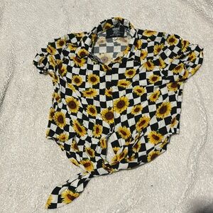 Sunflower short sleeve button up shirt large only worn a few times